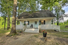 Peaceful Broken Bow Cottage with Fire Pit!